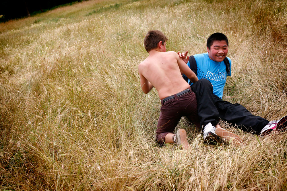A L'ECOLE DU MONDE. Kai et Catalin, deux adolescents primo-arrivants, venus de Chine et de Moldavie.