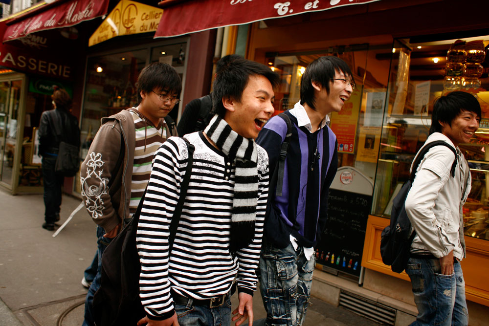 Sortie du lycée. Zheng fait des études de comptabilité dans un lycée professionnel.