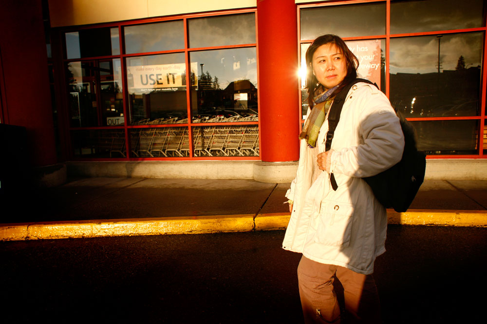 Entre les supermarchÃ©s des grandes surfaces et les commerÃ§ants chinois, Chhor-Huy se rÃ©jouit de retrouver Ã  Vancouver les produits de son enfance. 