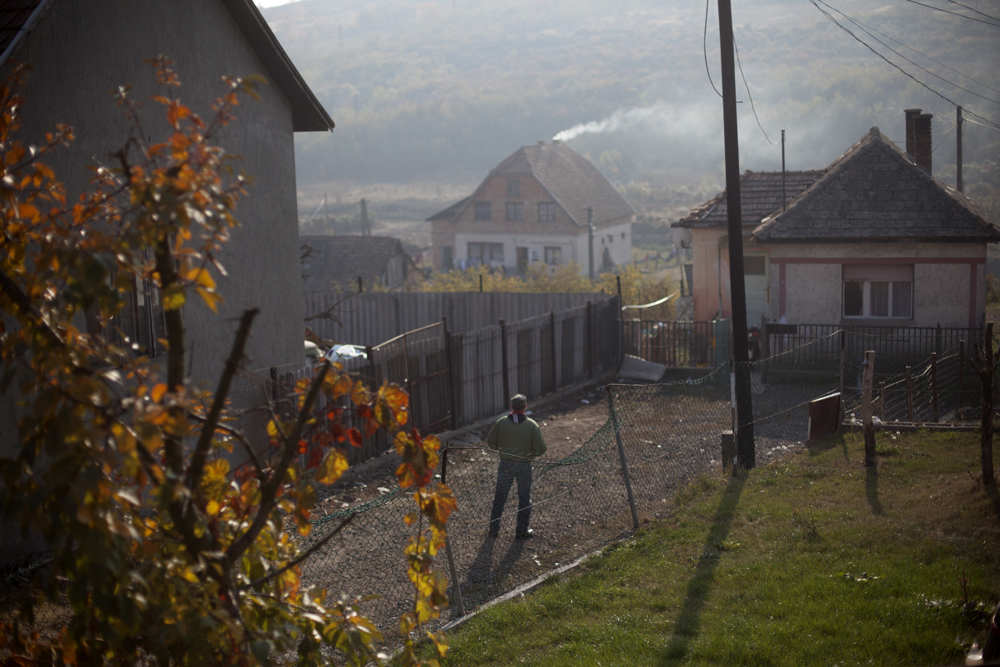 Tamas Eszes est l'organisateur néonazi de défilés de milices d'extrême droite dans le village.