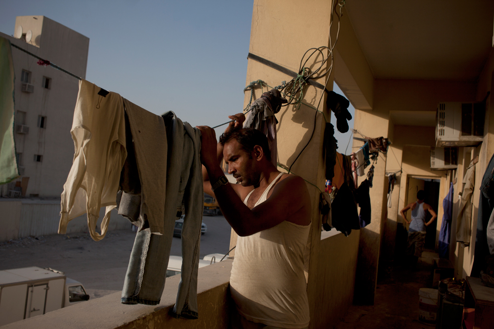 Quartier Industrial Area. De nombreux ouvriers vivent dans ces camps insalubres, aux portes de Doha.