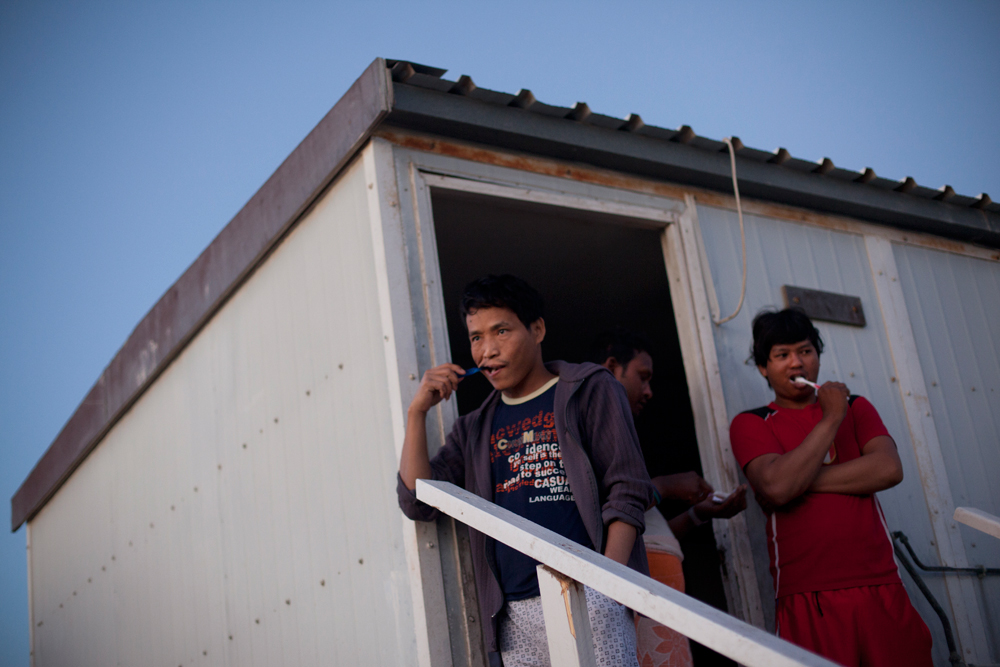 Camp Al Nakhla. A l'aube, avant le départ des ouvriers sur les chantiers.