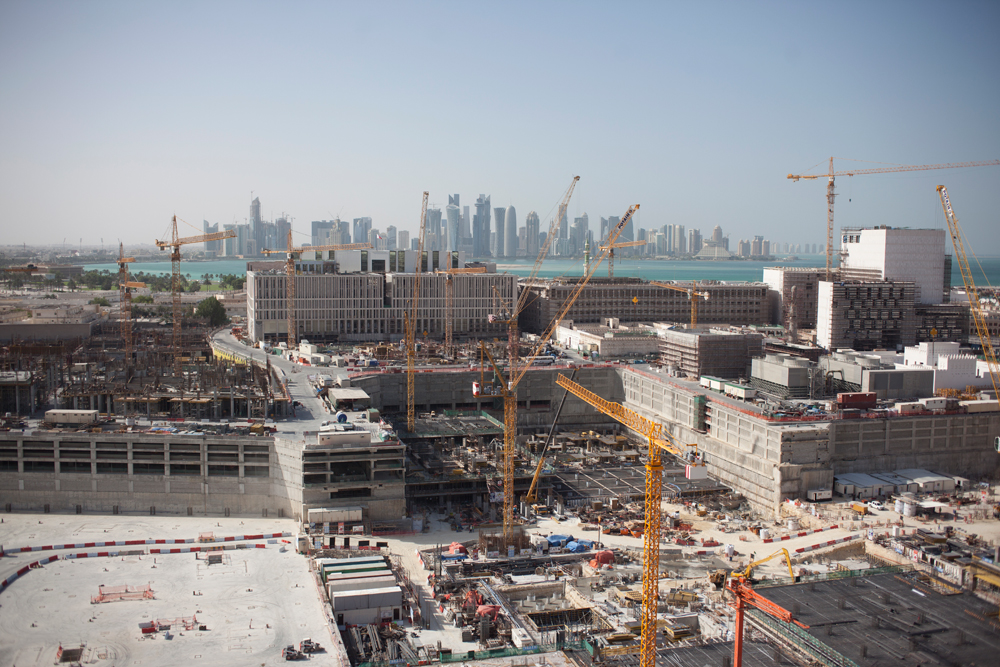 Au centre de Doha, un chantier titanesque de futurs complexes hôteliers et de boutiques de luxe.