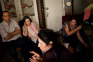 Rabat. Najat Anwar, PrÃ©sidente de l'association avec des bÃ©nÃ©voles et la mÃ¨re d'une victime.