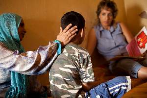 Agadir. 
Ce garÃ§on de 10 ans a Ã©tÃ© violÃ© par son voisin, puis par le gardien de son Ã©cole. Il ne sort plus de chez lui. Et vit seul avec sa mÃ¨re divorcÃ©e.