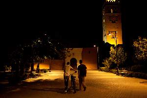 Marrakech.Deux jeunes anciens prostituÃ©s font maintenant partie de l'association Touche Pas A Mon Enfant.
Ils connaissent parfaitement les lieux de prostitution de mineurs.