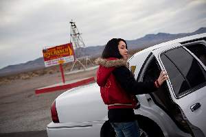 Caly a 23 ans et vient d arriver au Love Ranch. 
Elle na jamais travaillé dans l industrie du sexe.
