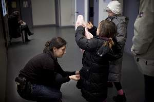 Les techniques d'auditions sont filmées et réalisées dans un laps de temps assez court pour garder les enfants concentrés.