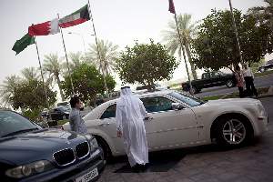 Le Qatar, un Ã©tat minuscule draine les dollars et les fantasmes d'investisseurs du monde entier.