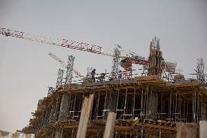 Lors des deux prochaines dÃ©cennies, le Qatar a l'ambitieux projet de construire des centaines de nouvelles infrastructures et en premier lieu plusieurs stades de foot pour le mondial de 2022. 