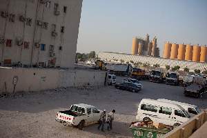 Quartier Industrial Area. La plupart des migrants y vivent dans des camps insalubres.