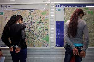 Deux jeunes filles sont arrÃªtÃ©es aprÃ¨s un vol. Elles sont nouvelles sur le rÃ©seau.