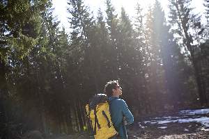 Un Â« petit Â» Ã©boulement (100 m3, soit 8 camions semi-remorque pleins) sâ€™est produit dans le Massif de la Chartreuse, Julien part observer la falaise, analyser les fragilitÃ©s de la roche et faire une Ã©tude pour sÃ©curiser le terrain.