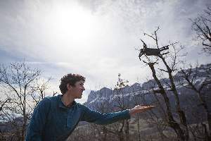 Sur le terrain, selon la situation et la dangerosité de l’éboulement, il faut soit descendre sur corde, soit utiliser un drone ou parfois prendre un hélicoptère.