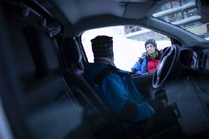 HÃ©loÃ¯se et Lambert, Ã  lâ€™aube. AprÃ¨s plusieurs heures de route, ils arrivent Ã  la station des Arcs. De lÃ , ils doivent monter Ã  3200 mÃ¨tres dâ€™altitude, sur le glacier de lâ€™Aiguille Rouge.